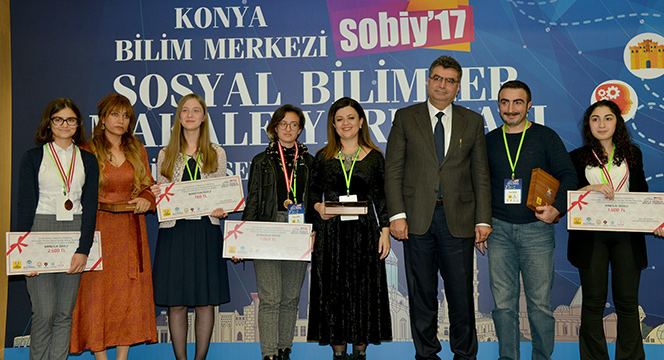 Ülkenin Geleceği Olan Başarılı Gençler Ödüllendirildi