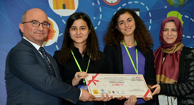 Ülkenin Geleceği Olan Başarılı Gençler Ödüllendirildi