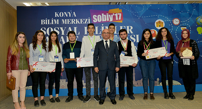 Ülkenin Geleceği Olan Başarılı Gençler Ödüllendirildi