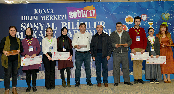 Ülkenin Geleceği Olan Başarılı Gençler Ödüllendirildi