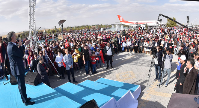 Kahraman Pilotların Muhteşem Gösterisi Nefes Kesti
