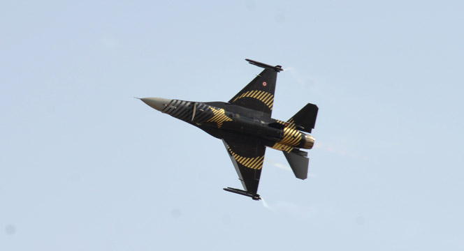 Kahraman Pilotların Muhteşem Gösterisi Nefes Kesti