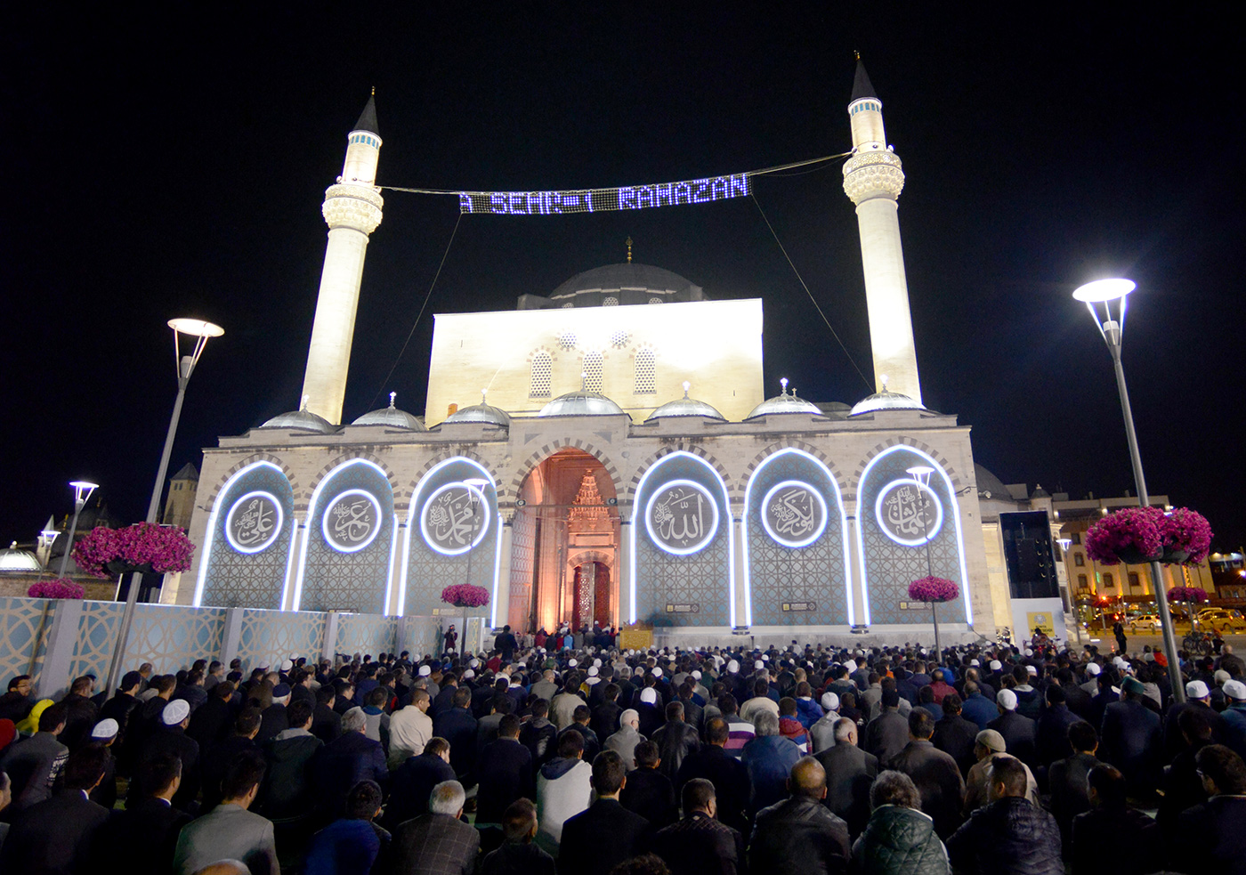 Konya'da Ramazan Coşkusu İlk Teravihle Başladı