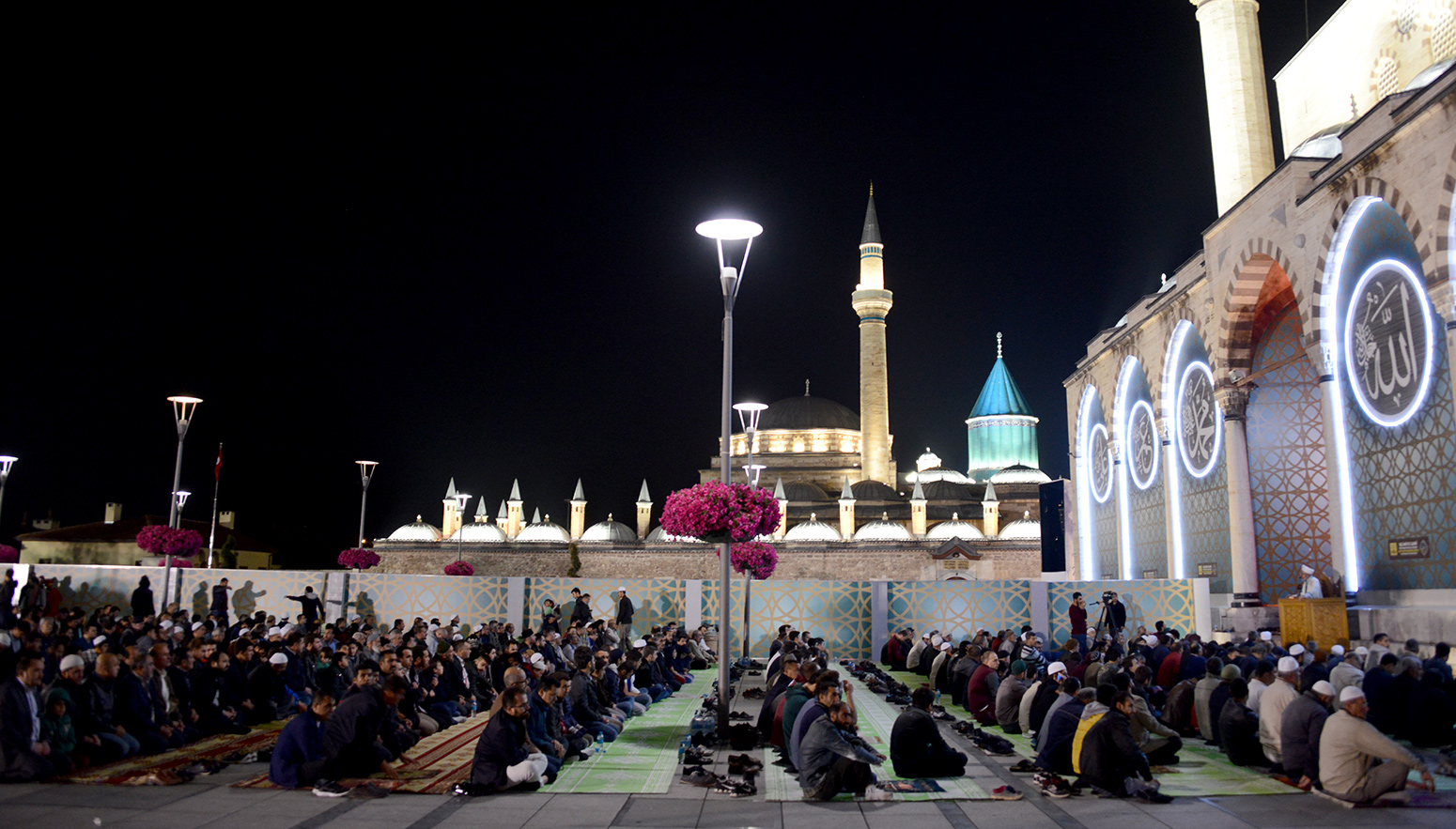 Konya'da Ramazan Coşkusu İlk Teravihle Başladı