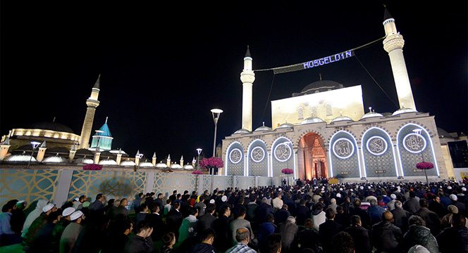 Konya'da Ramazan Coşkusu İlk Teravihle Başladı