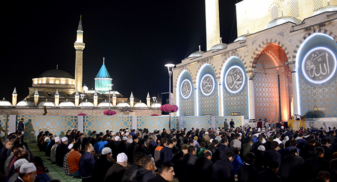 Konya'da Ramazan Coşkusu İlk Teravihle Başladı