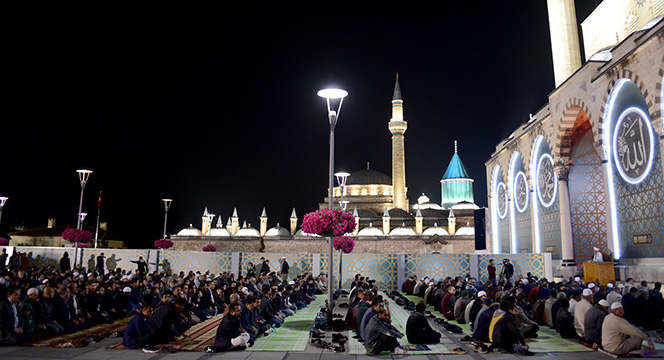 Konya'da Ramazan Coşkusu İlk Teravihle Başladı