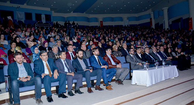 'Şiirin Gölgesinde Türküler' Söylendi