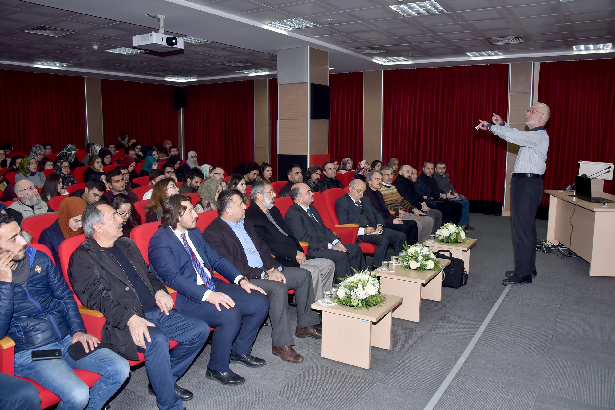 İnsanlık Düşüncesi Peygamberlik Düşüncesiyle İç İçedir