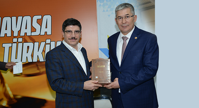 Gençlere Yeni Anayasa ve Güçlü Türkiye Anlatıldı