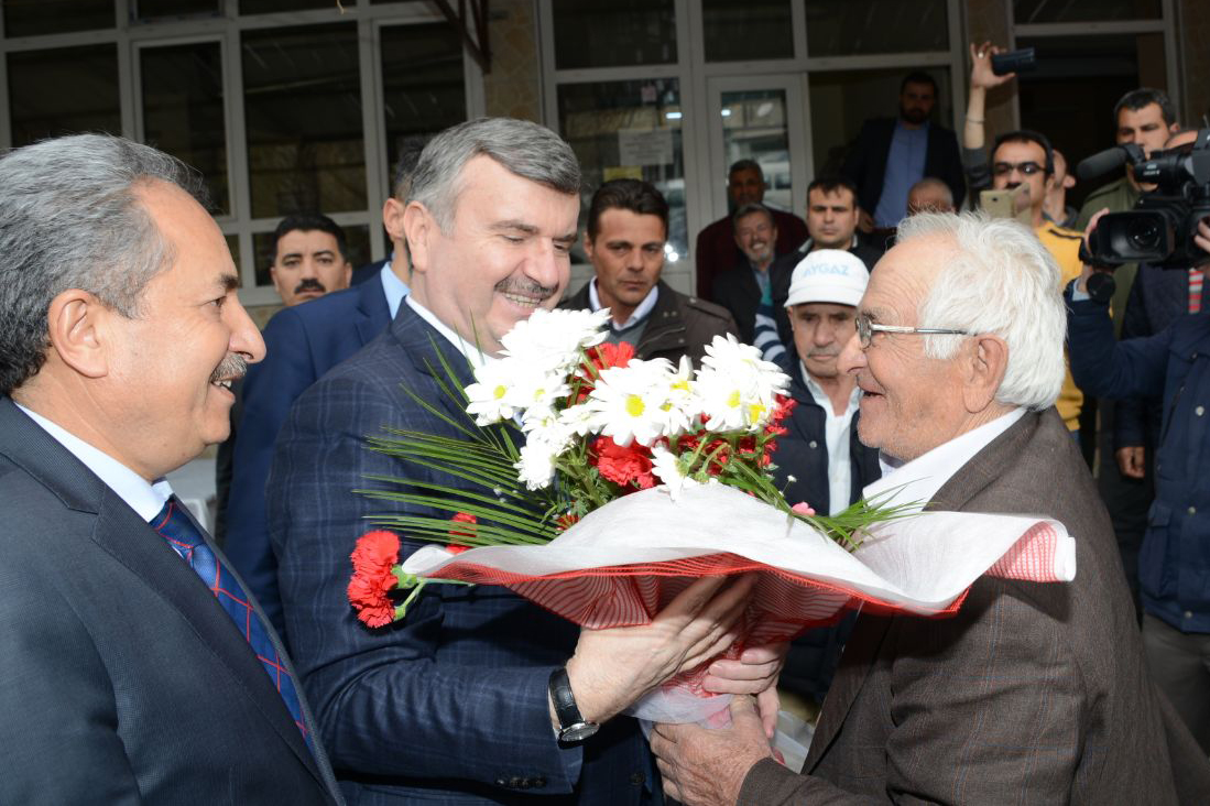 Türkiye Düşmanlarının Heveslerini Kursaklarında Bırakalım