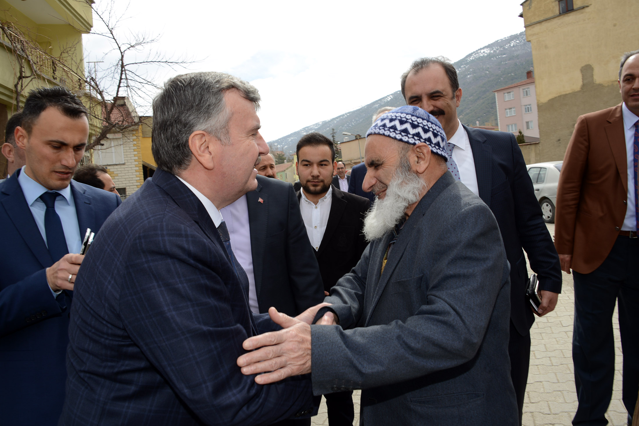 Türkiye Düşmanlarının Heveslerini Kursaklarında Bırakalım