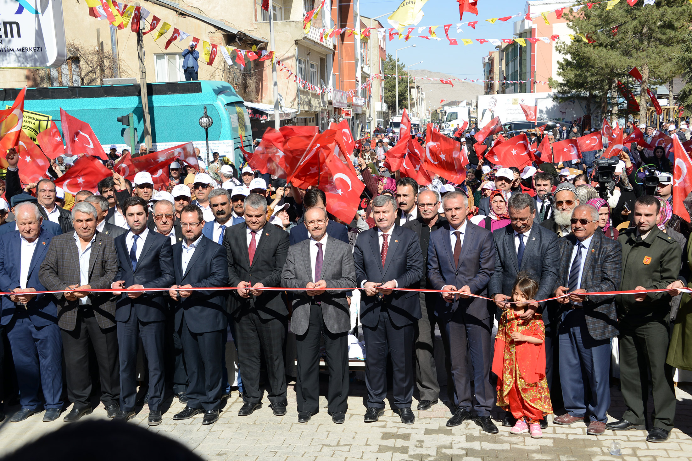 Milletimiz Kalkınma Yolunda Yürümeye Kararlı