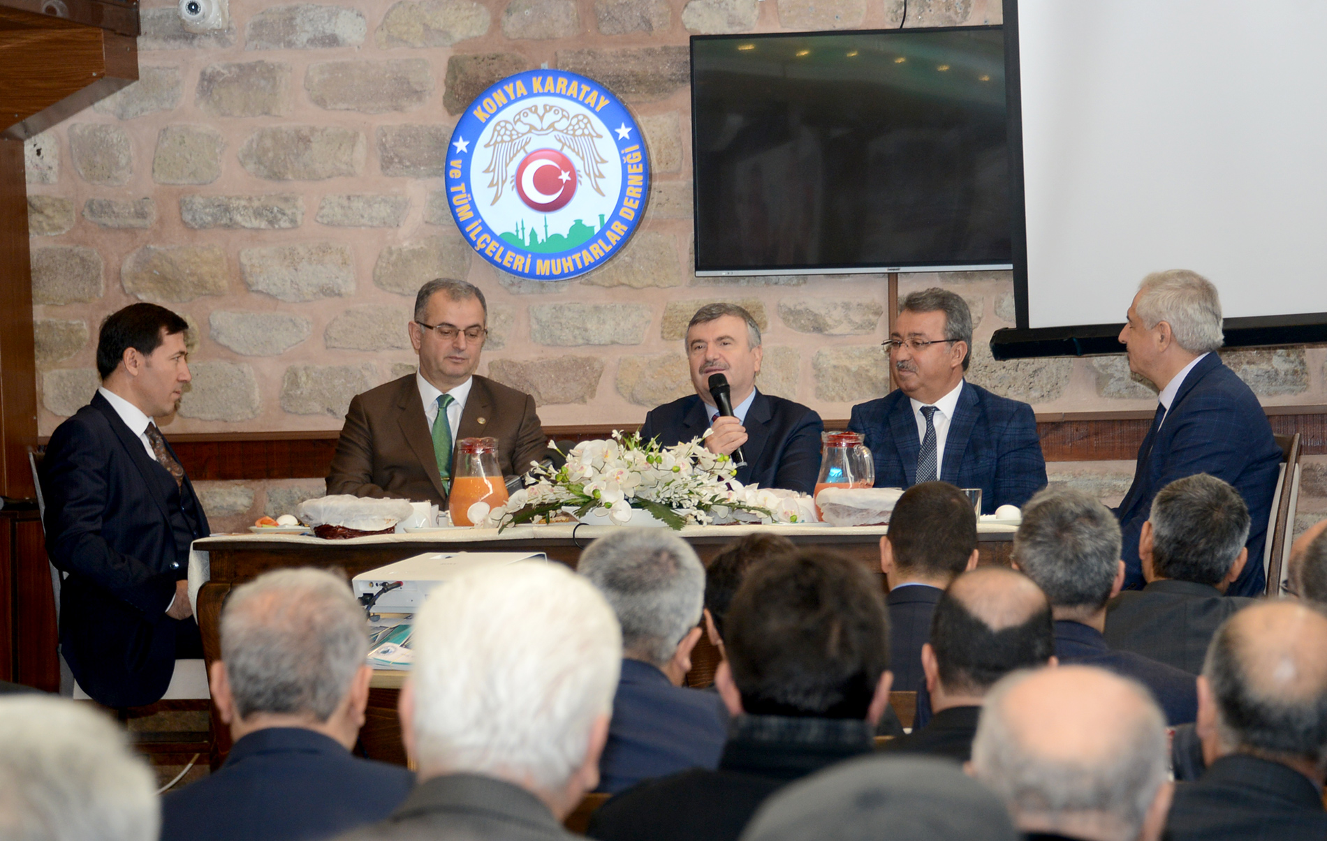 Başkan Akyürek Karataylı Muhtarlarla Buluştu