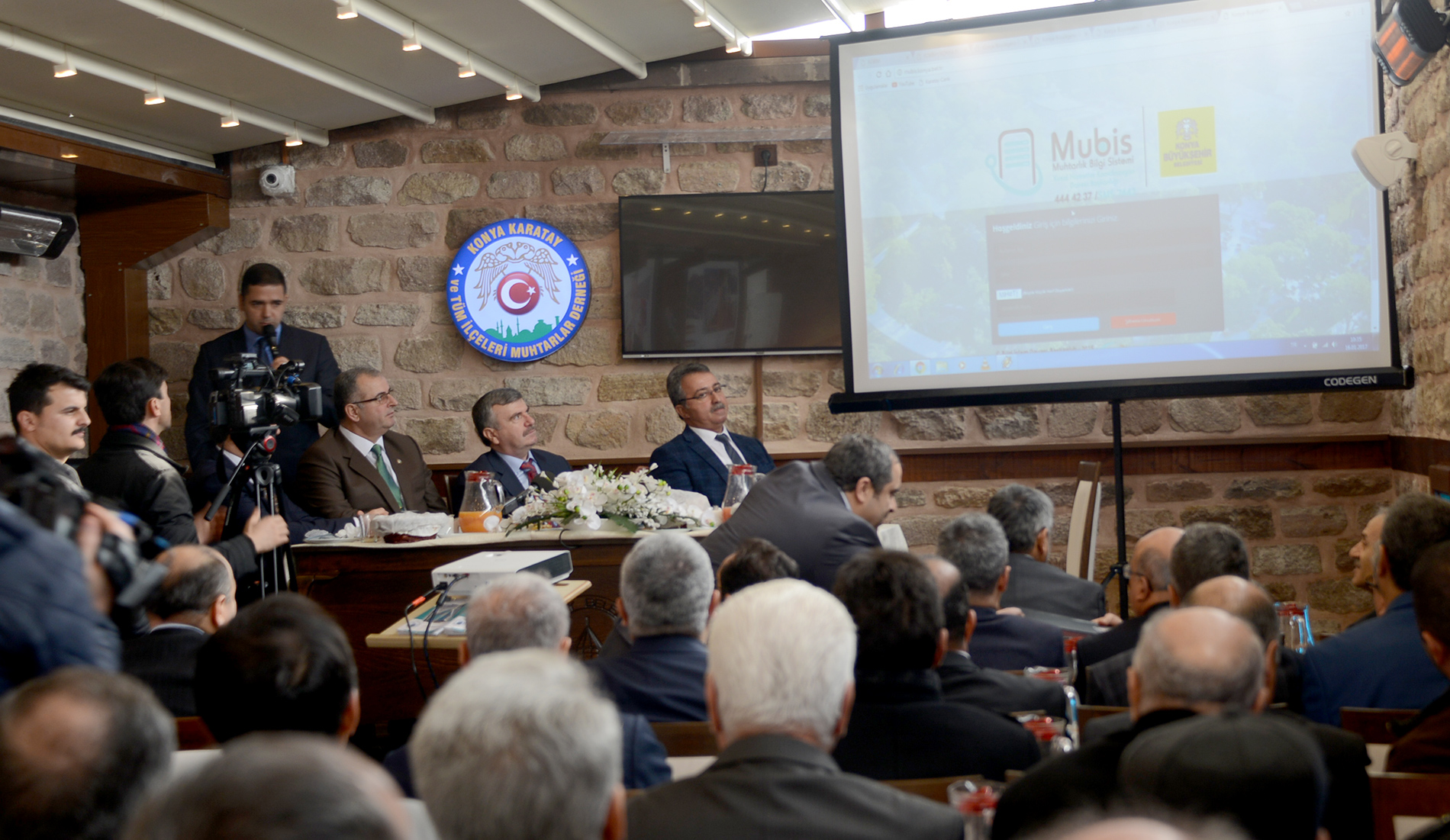 Başkan Akyürek Karataylı Muhtarlarla Buluştu