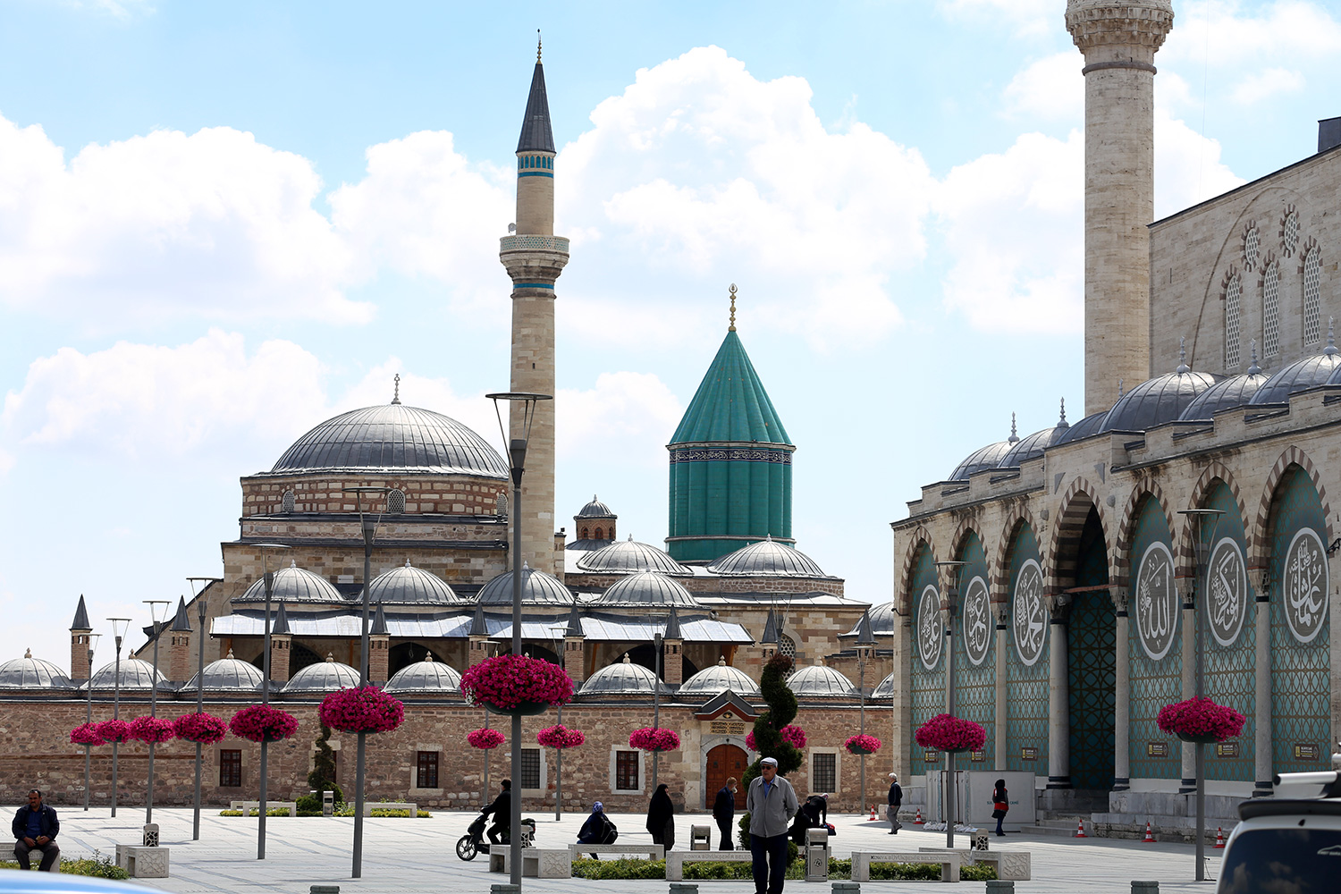 Konya'nın Caddeleri Çiçek Açtı
