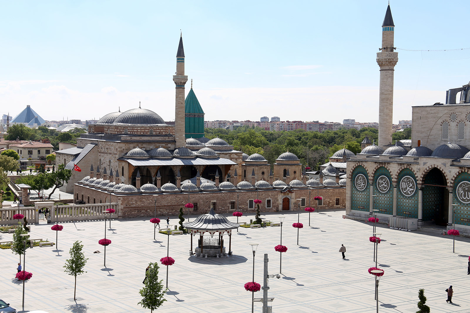 Konya'nın Caddeleri Çiçek Açtı