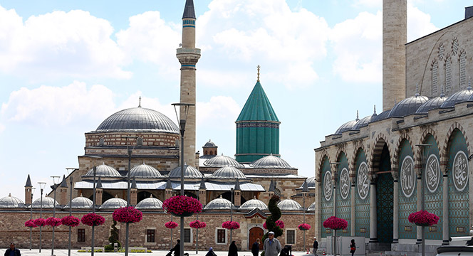 Konya'nın Caddeleri Çiçek Açtı