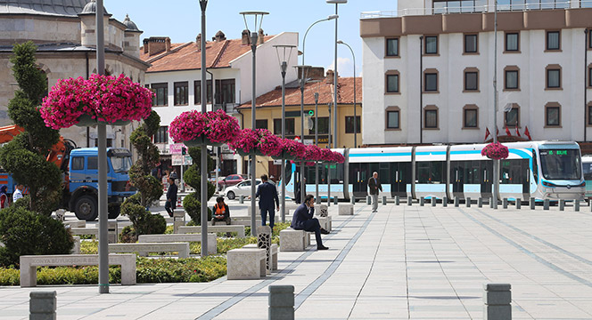 Konya'nın Caddeleri Çiçek Açtı