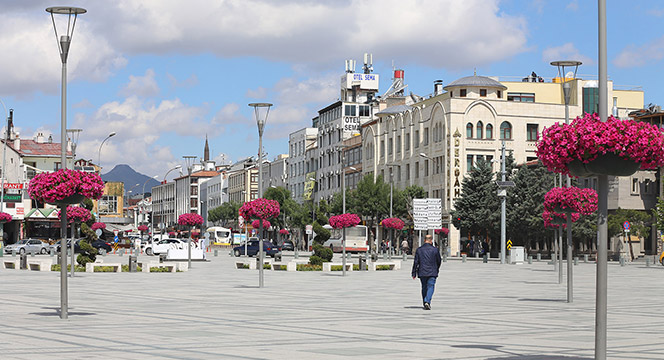 Konya'nın Caddeleri Çiçek Açtı
