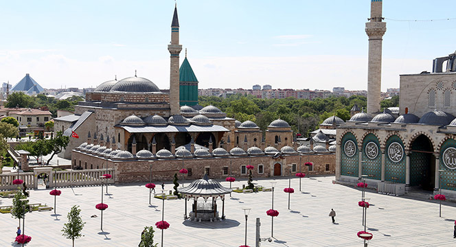Konya'nın Caddeleri Çiçek Açtı