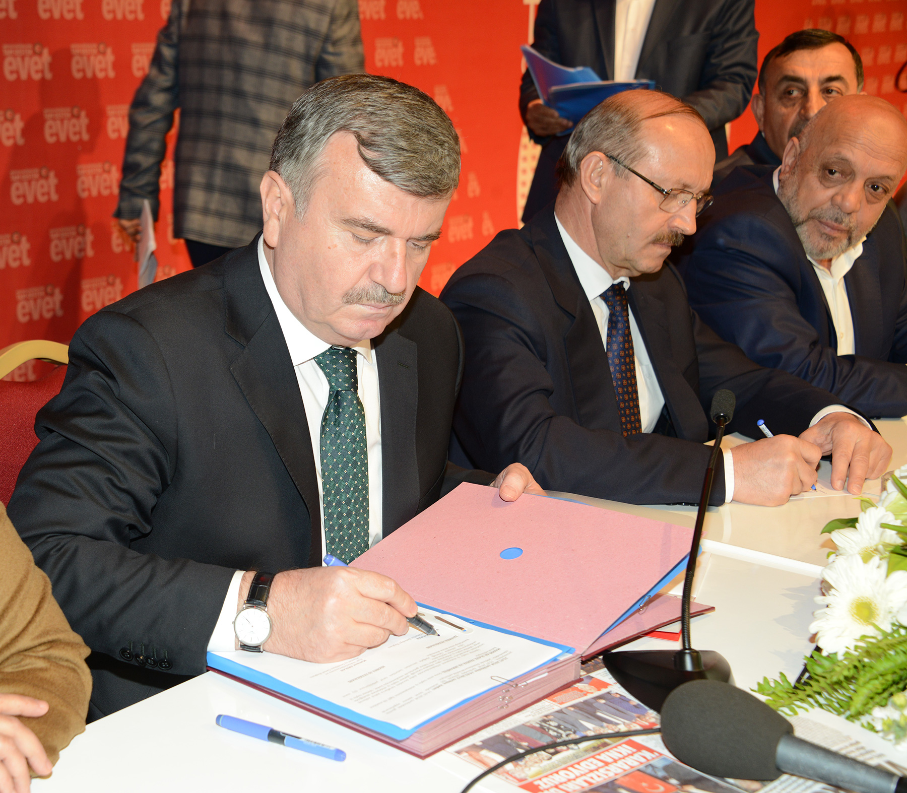 Belediye İşçilerinin Sözleşme Sevinci