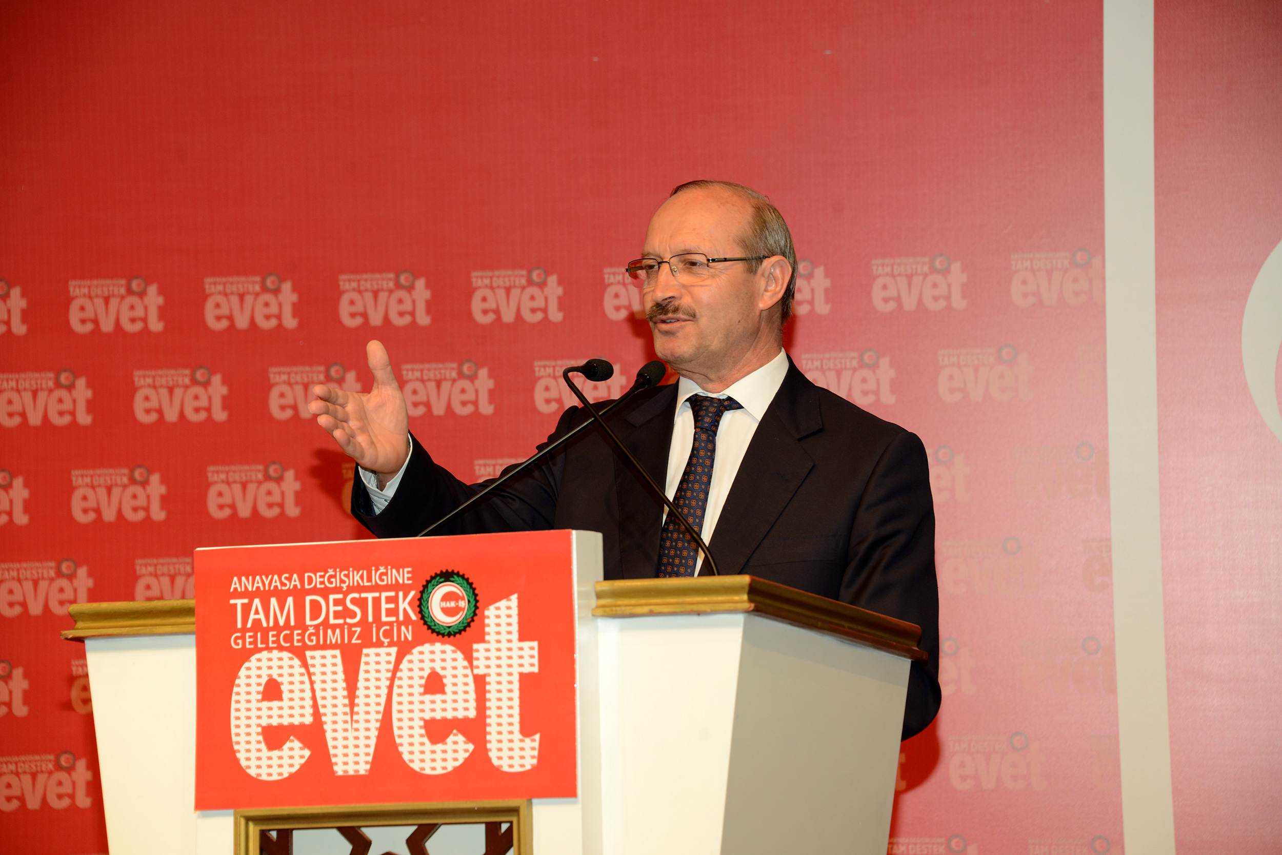 Belediye İşçilerinin Sözleşme Sevinci