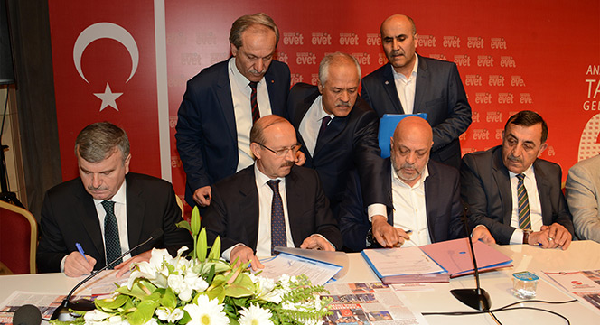 Belediye İşçilerinin Sözleşme Sevinci