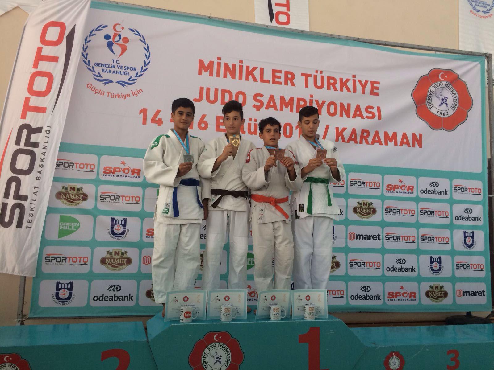 Judo'da Minikler Madalyaları Topladı