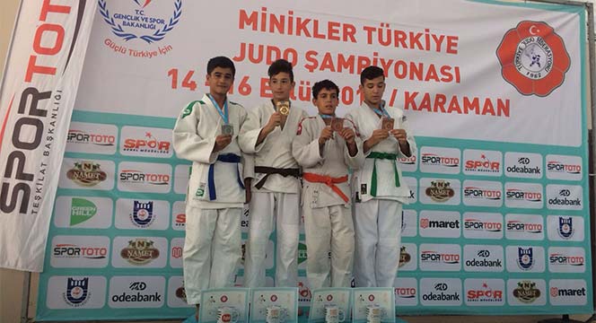 Judo'da Minikler Madalyaları Topladı