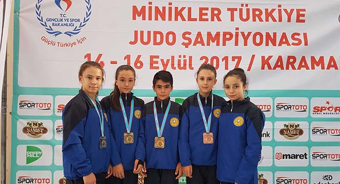 Judo'da Minikler Madalyaları Topladı