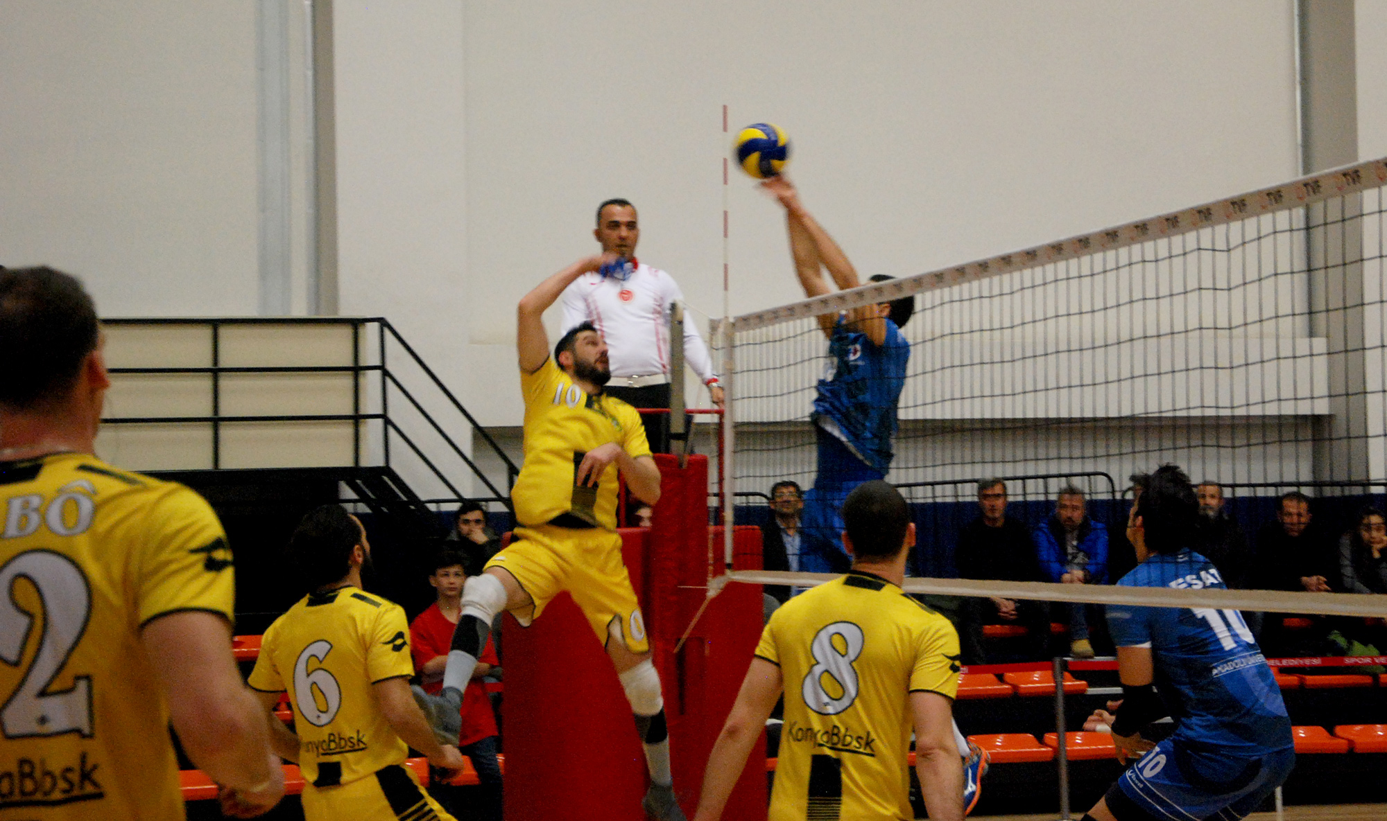 Voleybol Takımımızdan Bir Galibiyet Daha