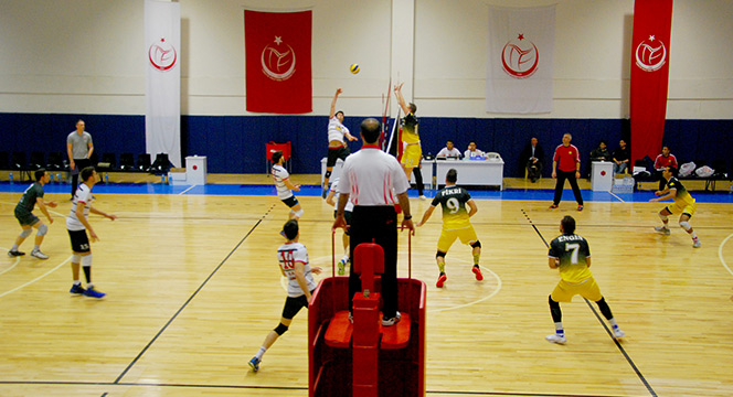 Voleybol Takımımız Kendi Evinde Galip