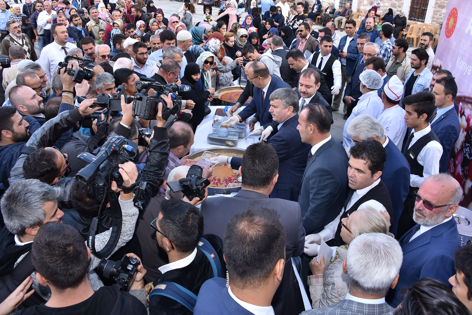 Cumhurbaşkanımız Himayesinde Konya'da Aşure Dağıtıldı