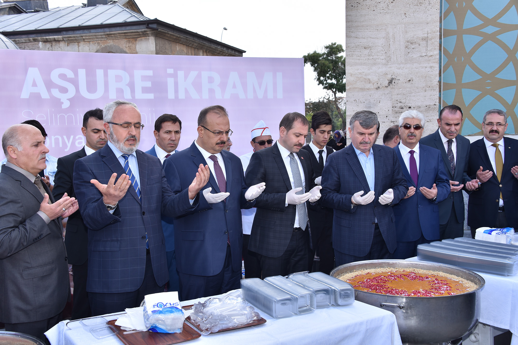 Cumhurbaşkanımız Himayesinde Konya'da Aşure Dağıtıldı