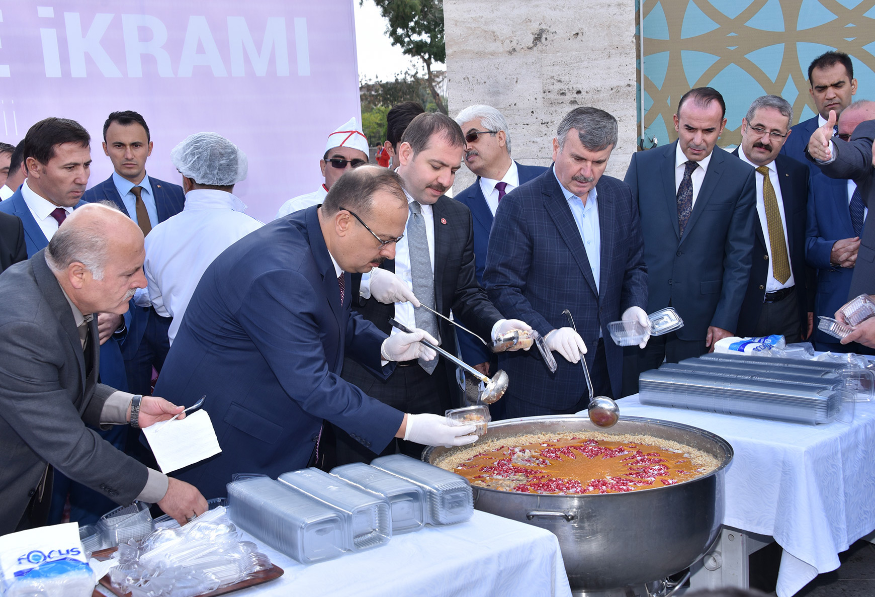 Cumhurbaşkanımız Himayesinde Konya'da Aşure Dağıtıldı