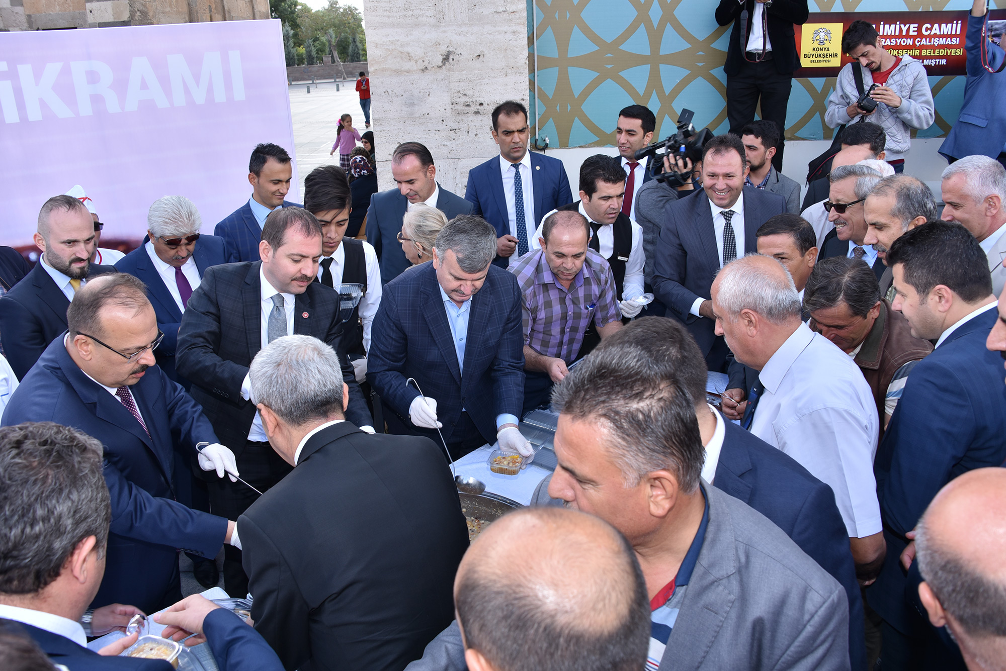 Cumhurbaşkanımız Himayesinde Konya'da Aşure Dağıtıldı