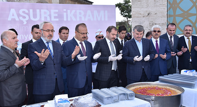 Cumhurbaşkanımız Himayesinde Konya'da Aşure Dağıtıldı
