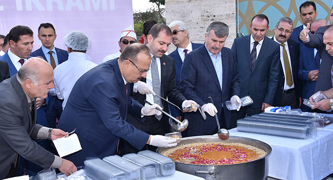 Cumhurbaşkanımız Himayesinde Konya'da Aşure Dağıtıldı