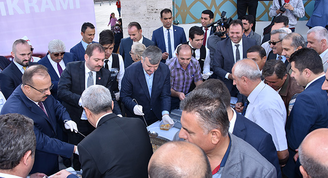 Cumhurbaşkanımız Himayesinde Konya'da Aşure Dağıtıldı