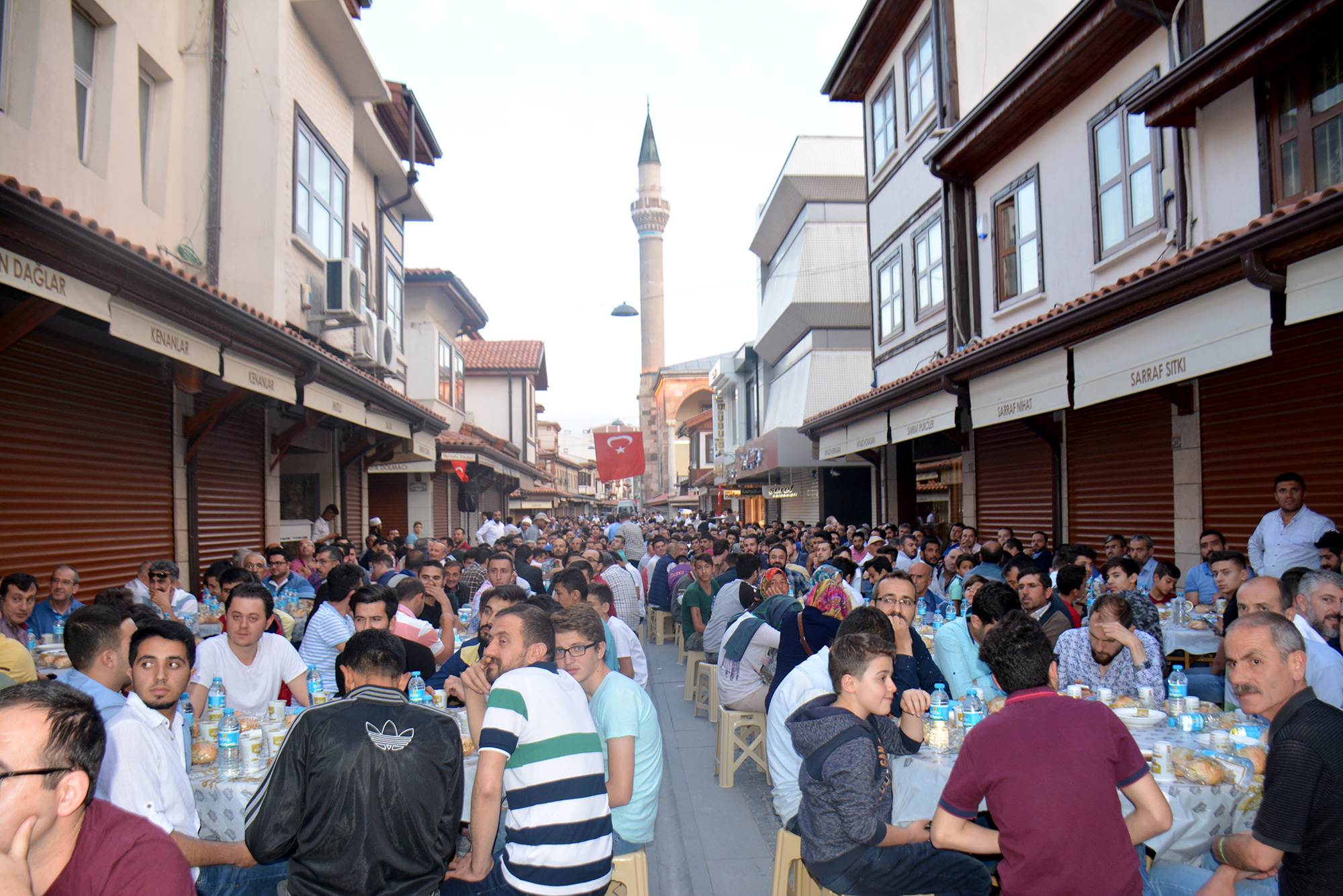 Başkan Akyürek Tarihi Bedesten Esnafı İle İftarda Buluştu