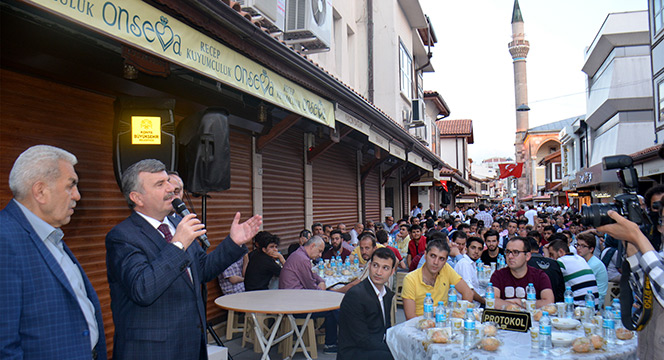 Başkan Akyürek Tarihi Bedesten Esnafı İle İftarda Buluştu
