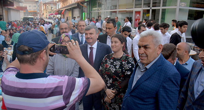 Başkan Akyürek Tarihi Bedesten Esnafı İle İftarda Buluştu