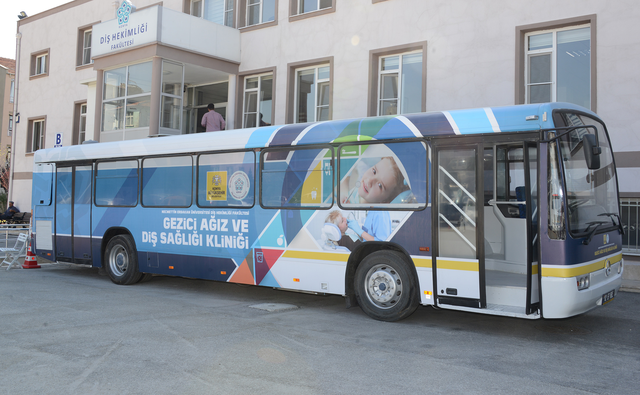 NEÜ Gezici Ağız ve Diş Sağlığı Kliniği Hizmete Başladı