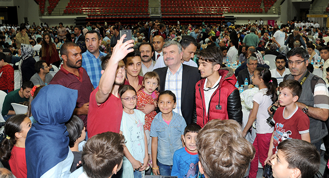 Esnaf Odalarından Başkan Akyürek'e Ahi Sancağı
