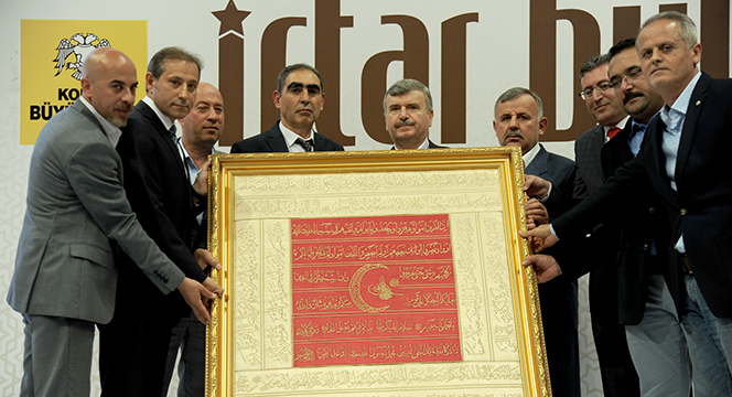 Esnaf Odalarından Başkan Akyürek'e Ahi Sancağı