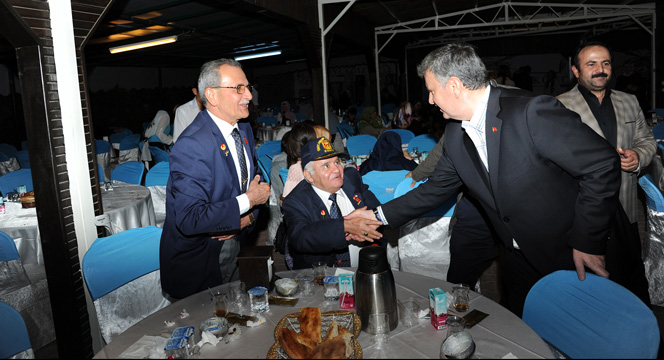 İslam Ümmeti Kaybettiği Yitiğini Arıyor