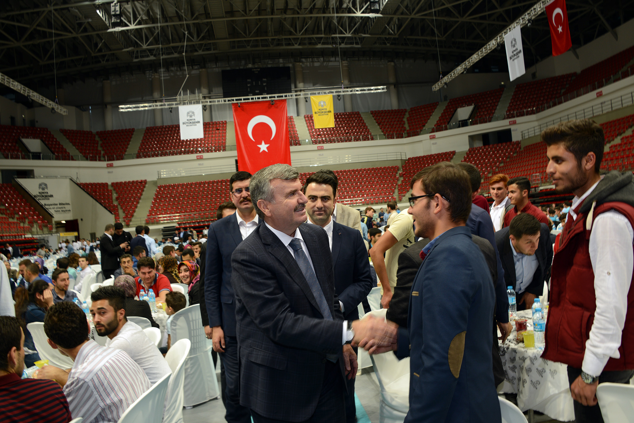 Başkan Akyürek, İftarda Gençlerle Buluştu