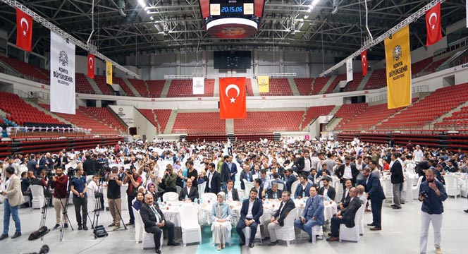 Başkan Akyürek, İftarda Gençlerle Buluştu