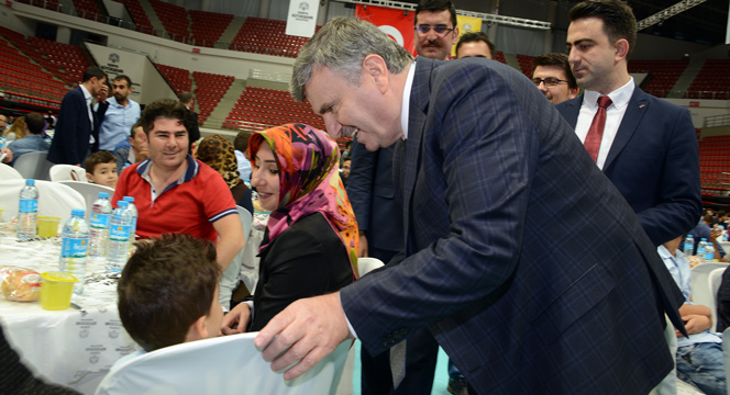 Başkan Akyürek, İftarda Gençlerle Buluştu